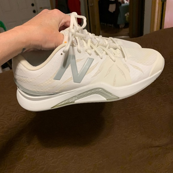 New Balance Shoes - NWOT WOMEN NÉW BALANCE SIZE 9.5